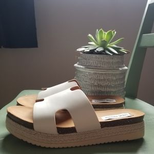 Steve Madden Platform sandals NWOT